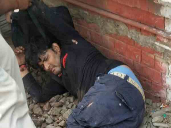 man taking a selfie with train got injured man taking a selfie with train got injured