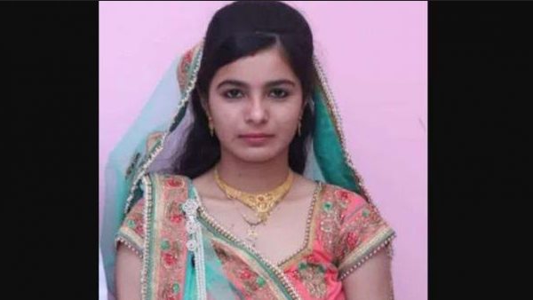 गुजरात की वड़गांव तहसील में घर पर ही नौकर ने की वारदात गुजरात की वड़गांव तहसील में घर पर ही नौकर ने की वारदात