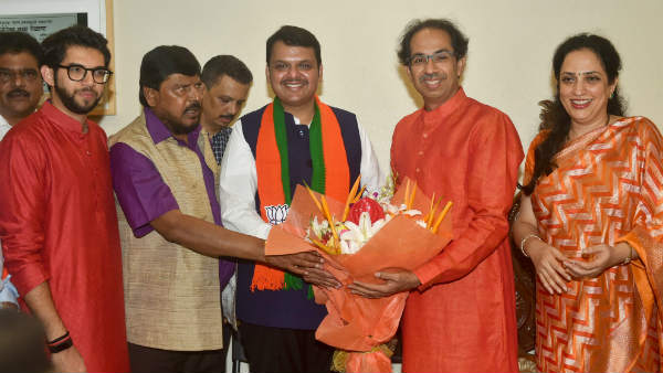 बार्गेनिंग पावर बढ़ाना चाहती है शिवसेना