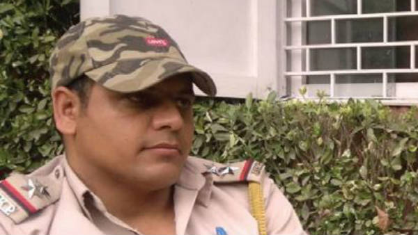 लोगों के बीच काफी लोकप्रिय थे खान लोगों के बीच काफी लोकप्रिय थे खान