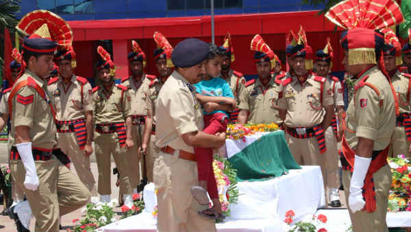 एयर एंबुलेंस से लाए गए थे दिल्ली एयर एंबुलेंस से लाए गए थे दिल्ली