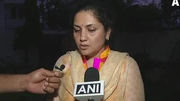 'फिर उन्होंने ब्लैकमेलिंग और धमकी का सहारा लिया'