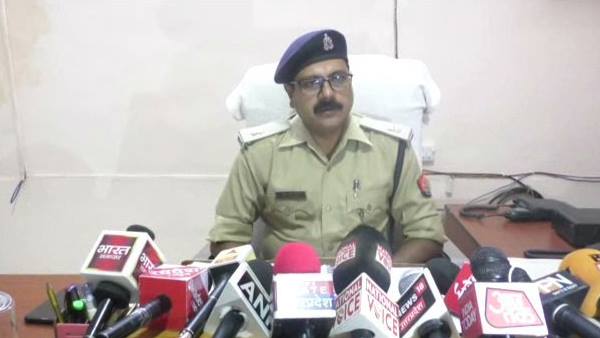 महिला समेत चार गिरफ्तार