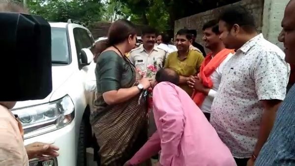 अमेठी में घर बनाने की तैयारी कर रही हैं स्मृति