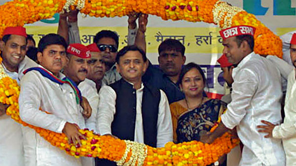 अखिलेश ने कहा-हम लोगों का माइंड नहीं बदल पाए अखिलेश ने कहा-हम लोगों का माइंड नहीं बदल पाए