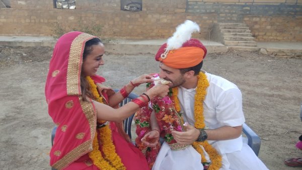 स्थानीय लोगों की मदद से हुई शादी