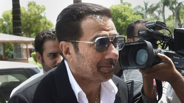 सनी देओल पर क्या है आरोप?