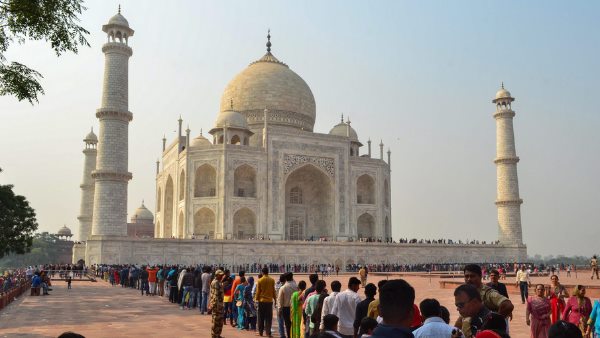 समय की पाबंदी पर यात्रियों ने जताई नाराजगी