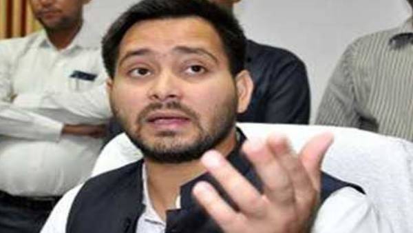 किसी ने कहा दिल्ली में हैं तो किसी ने कहा विश्व कप देखने गए हैं