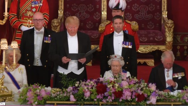 अखबार के मुताबिक यह एक तरह अघोषित नियम है अखबार के मुताबिक यह एक तरह अघोषित नियम है