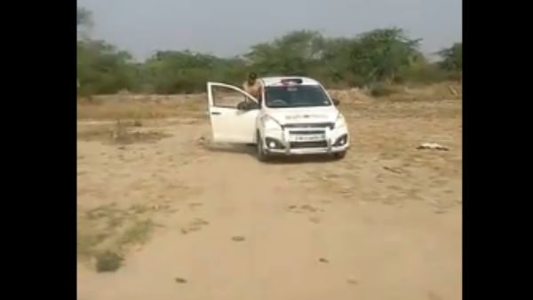 लोगों ने बनाया दिल्ली पुलिस का मजाक लोगों ने बनाया दिल्ली पुलिस का मजाक