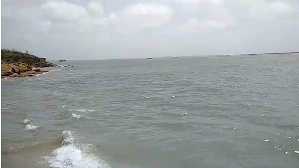 Gujarat News : Watch Video ! Two youths missing at sea