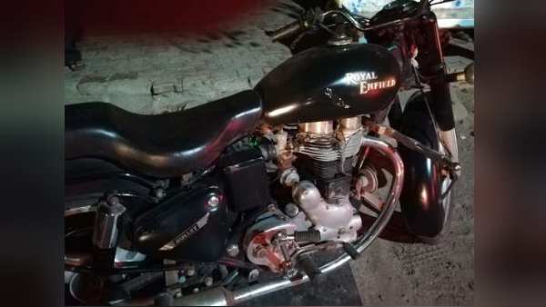 'खींचातानी में चल गईं गोलियां, फिर वे लोग भाग गए'