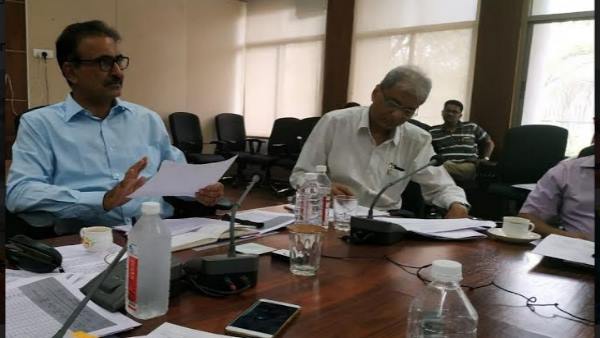 वलसाड जिले में सभी 1200 नावों को वापस बुलाया वलसाड जिले में सभी 1200 नावों को वापस बुलाया