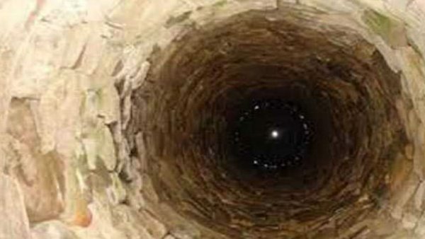 हत्या के बाद कुंए में फेका शव