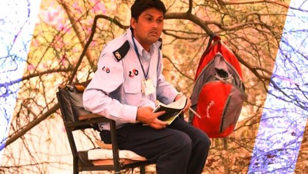 'क्लास करने के लिए नौकरी की नाइट शिफ्ट'