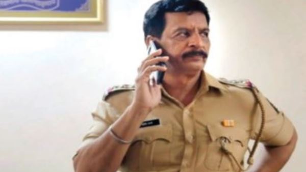 विवादों में घिरे रहे शर्मा की टीम के अधिकारी