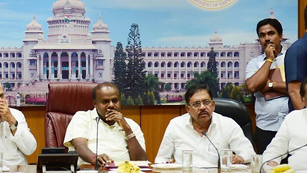 कर्नाटक विधानसभा में किसके पास कितनी सीटें कर्नाटक विधानसभा में किसके पास कितनी सीटें