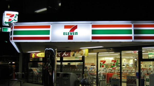 खाते से निकल गए लाखों रुपए