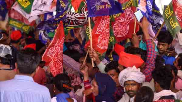 बड़ी पार्टियां जो खुलकर मुखर नहीं रहीं 