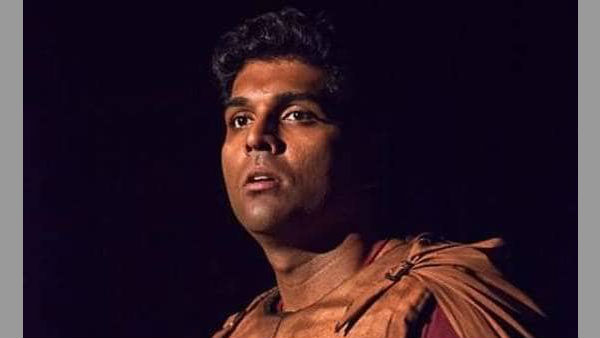 तालियां बजाते रहे लोग तालियां बजाते रहे लोग