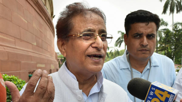 26 किसानों की जमीन जबरन हड़पने का आरोप