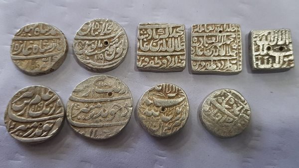 मजदूरों ने हिस्सा मांगा तो धमकी देने लगा