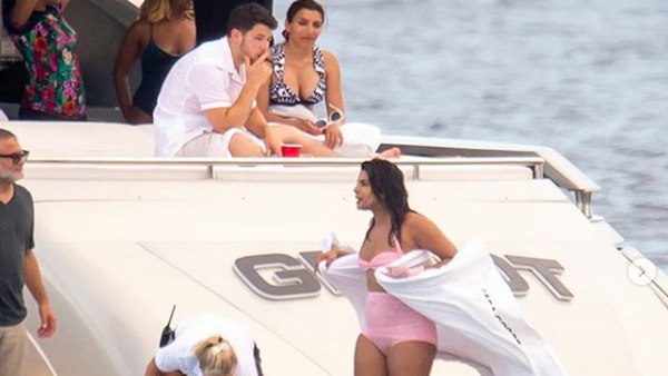 प्रियंका चोपड़ा समंदर में जेट स्की चलाती भी नजर आईं