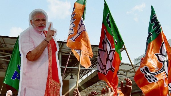 916 चंदा देने वालों ने पते को कोई उल्लेख नहीं किया