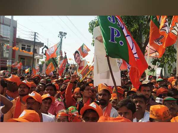 अल्पेश ठाकोर और धवल ने क्रॉस वोटिंग की थी