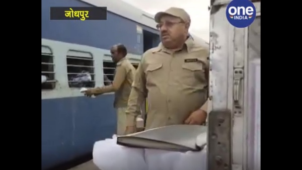 युवाओं को प्रेरित करने के लिए डिग्रियां लगाईं