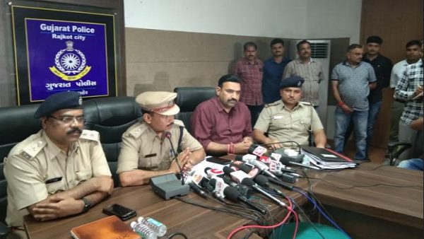 दोनों के बीच झगड़ा हुआ या मर्जी से मरे?