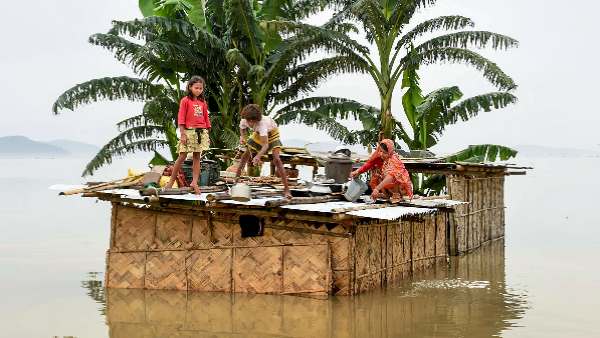 असम में 53 लाख लोगों पर आफत