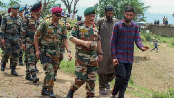 पूरा परिवार सेना के साथ 