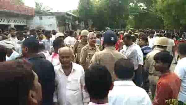 लोगों ने किया चक्काजाम लोगों ने किया चक्काजाम