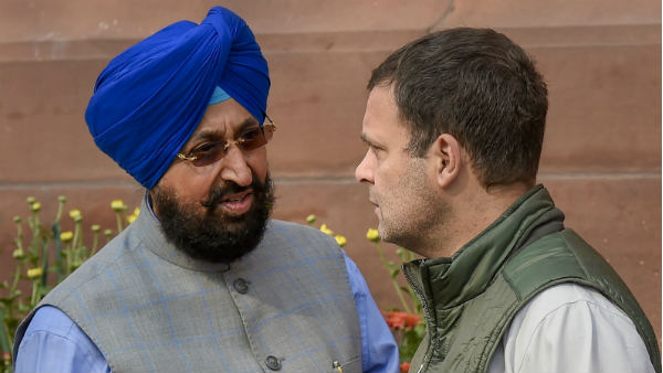 कांग्रेस नेता ने की थी केजरीवाल की सराहना