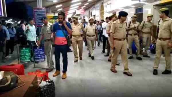 डीएम ने किया अधिकारियों को अलर्ट