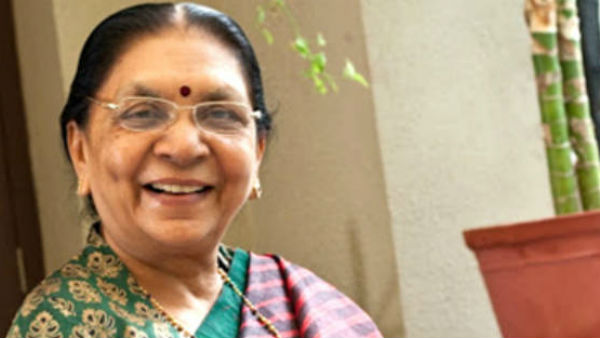  राष्‍ट्रपति ने किया सम्‍मानित आनंदी बेन 