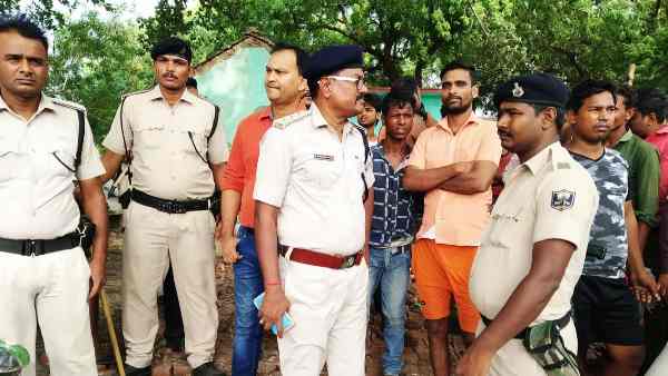 एसपी ने दो पुलिसकर्मियों को किया निलंबित