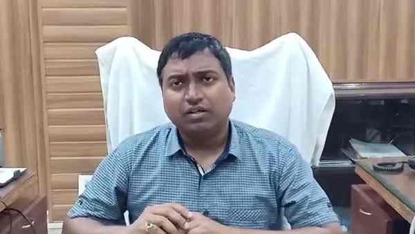 डीएम ने किया सस्पेंड