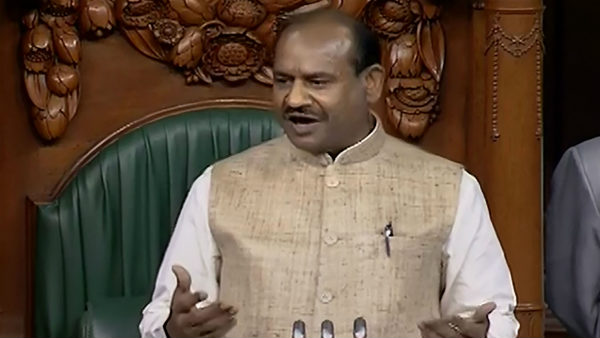 शुद्ध हिंदी के लिए हुए फेमस, डांटने से भी नहीं रहते पीछे