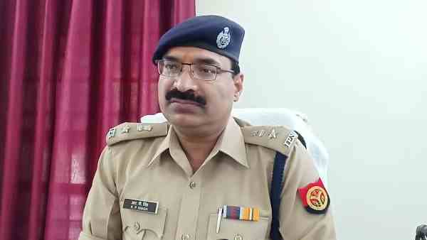 chowki incharge including five policemen suspended for taking bribe