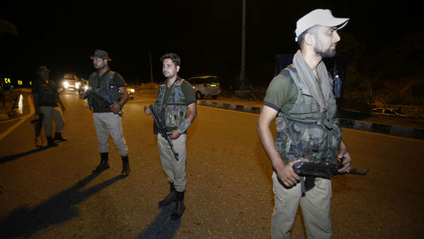 छह से आठ आतंकी पहुंचे कश्‍मीर 