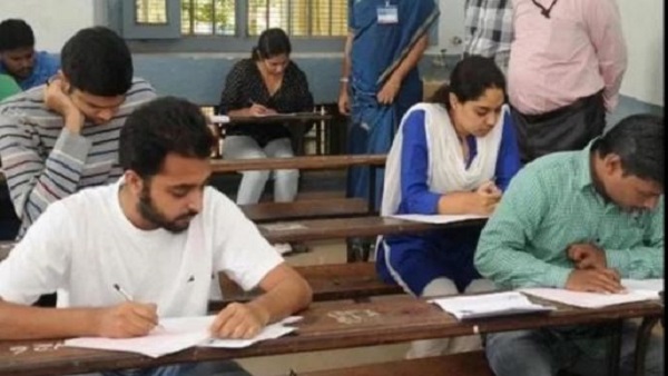 घर बैठकर बनाए नोटस्, पत्नी के साथ मिलकर की पढ़ाई