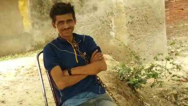 father tied his son with the chains for intoxication