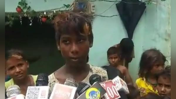 जहरीले सांप भी बचकर निकलते रहते हैं