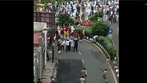 लागू कर दी गई थी धारा—144 