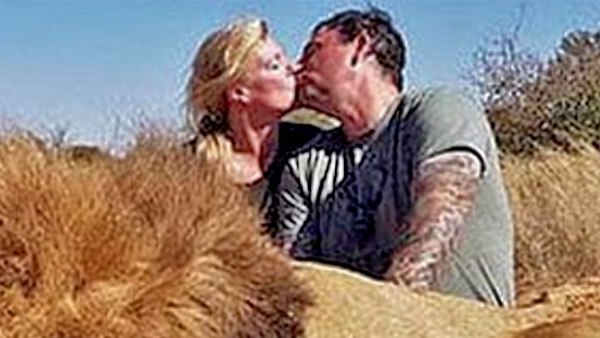 फोटो पर लिखा है कैप्‍शन- धूप में कड़ी मेहनत