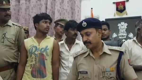 फोटो लगाने पर हुई हत्या