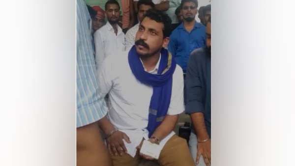 उम्भा गांव पहुंचे भीम आर्मी चीफ चंद्रशेखर